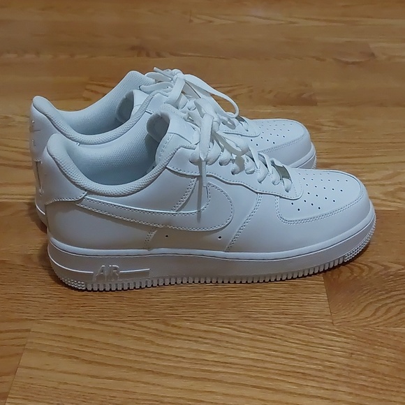 Nike Air Force 1 Size 9 - Picture 4 of 5